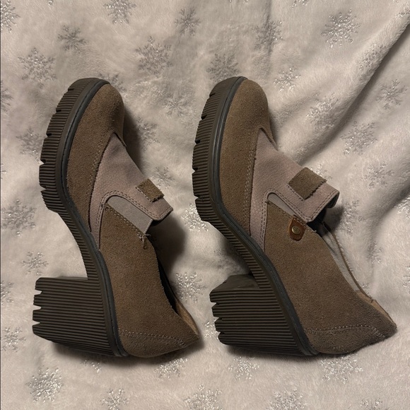 CAT Caterpillar Tan Suede Lug Sole Shoes - Picture 13 of 15